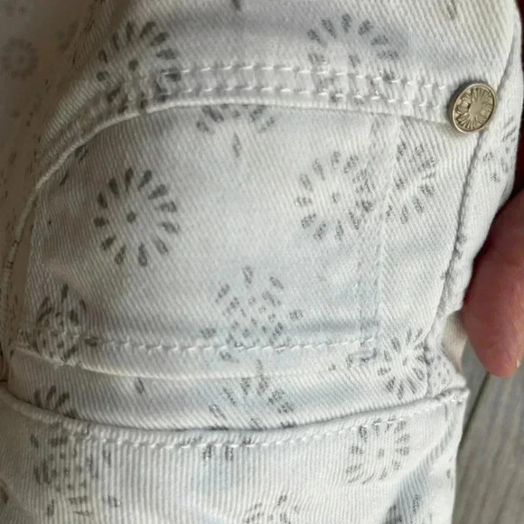 Roz & Ali White jeans with silver print detail size 22 - Picture 3 of 8